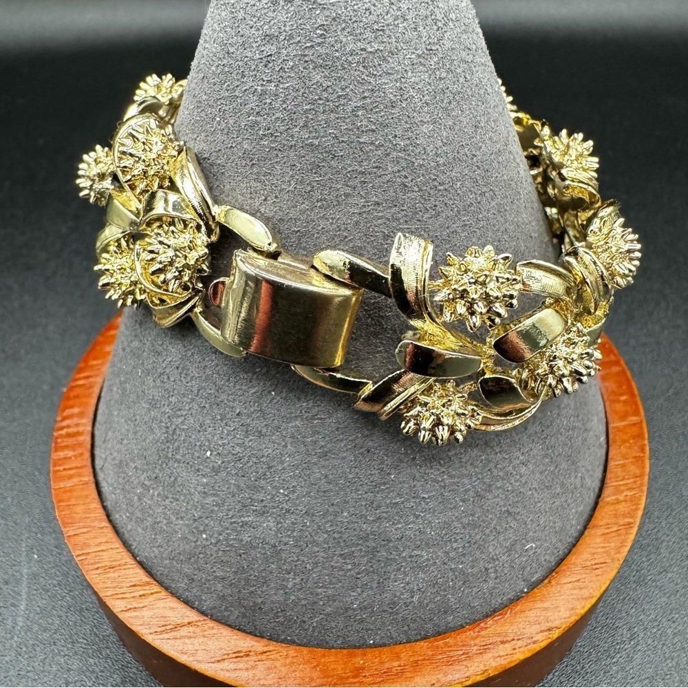 Vintage Signed Coro Pegasus Mid Century Gold Tone Ornate Textured Bracelet 7in - Picture 9 of 14